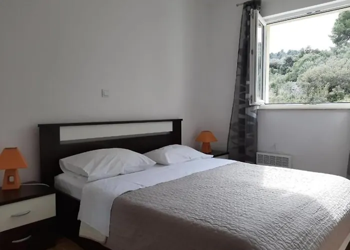 Vinka アパート トロギール